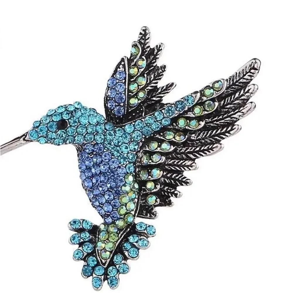 ✨ Betsey Johnson sparkling blues & green crystal hummingbird brooch ⭐️